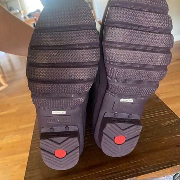 Hunter boots. Size 9. Will fit larger calf. - Picture 6 of 7